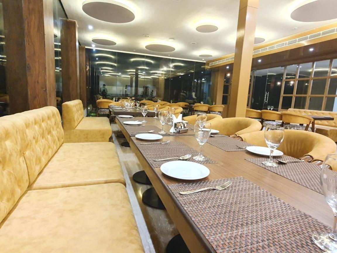 The Moziac Hotel Gwalior Buitenkant foto