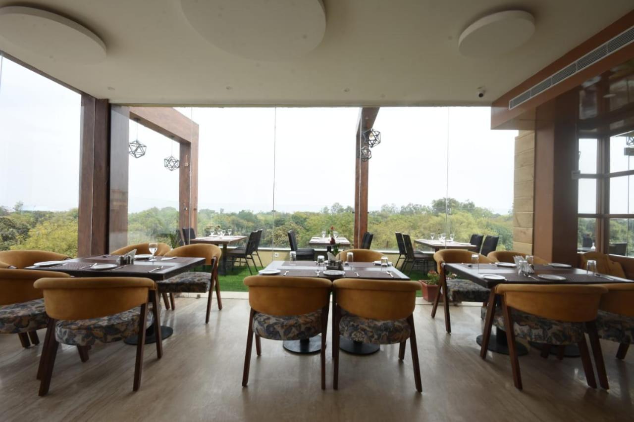 The Moziac Hotel Gwalior Buitenkant foto